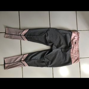 Capri workout leggings